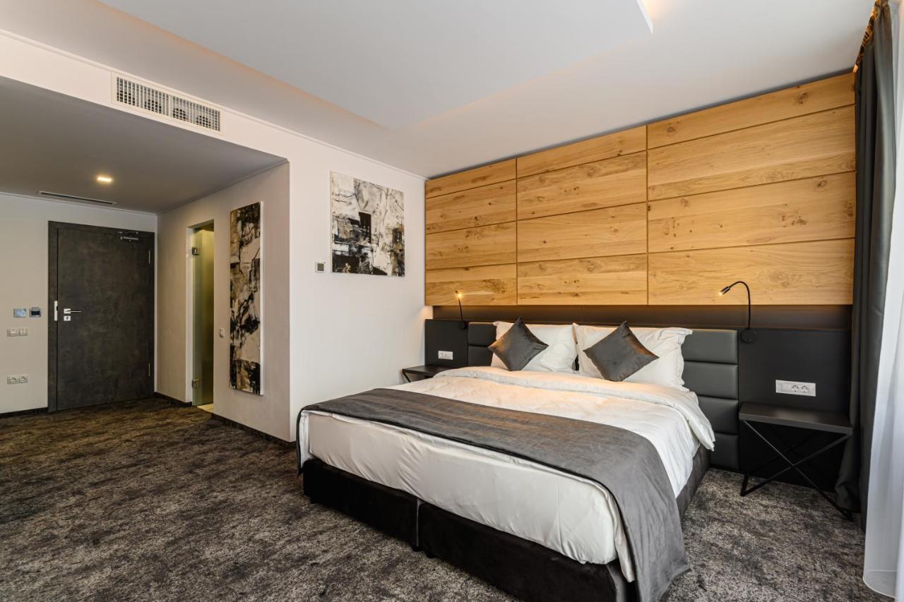 B The Hotel 4*